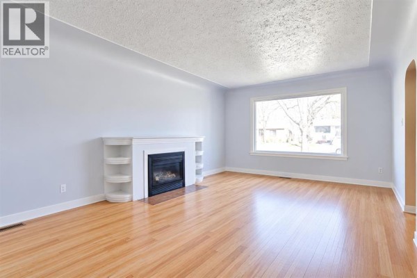 Primary Bedroom - 824 5 Street S, Lethbridge, AB T1J2C6 Photo 2