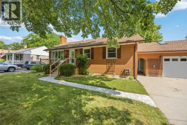 824 Charlesworth Drive, Sarnia, ON, photo 3