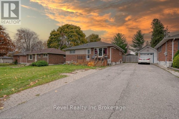 824 Devonshire Avenue, Woodstock