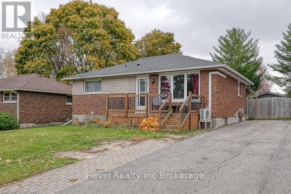Living room - 824 Devonshire Avenue, Woodstock, ON N4S5R6 Photo 4