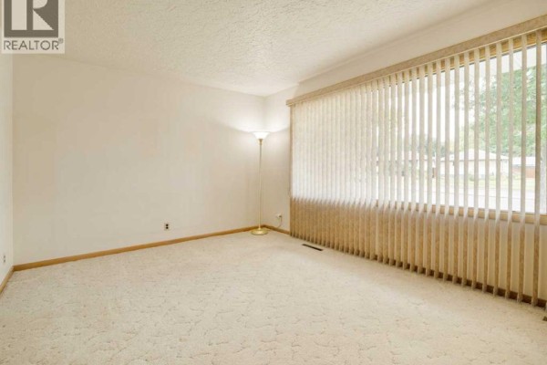 Living room - 824 Stafford Drive N, Lethbridge, AB T1H2B6 Photo 5