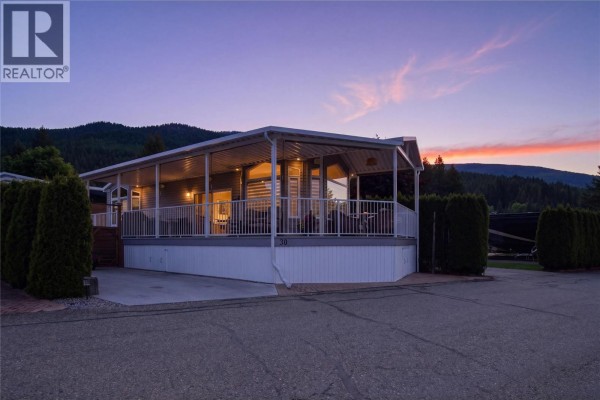 Kitchen - 8242 97a Highway Unit# 30, Mara, BC V0E2K0 Photo 4