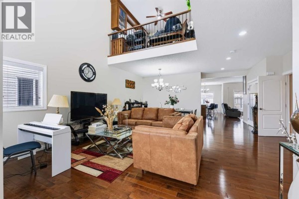 Family room - 8245 Saddlebrook Drive Ne, Calgary, AB T3J0M4 Photo 5