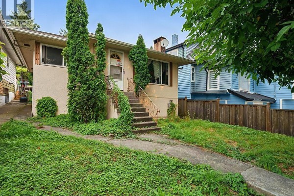 8247 10th Avenue, Burnaby