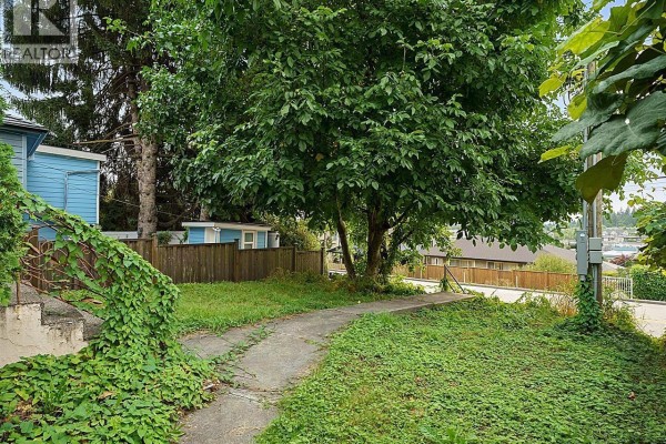 8247 10th Avenue, Burnaby, BC V3N2S6 Photo 4