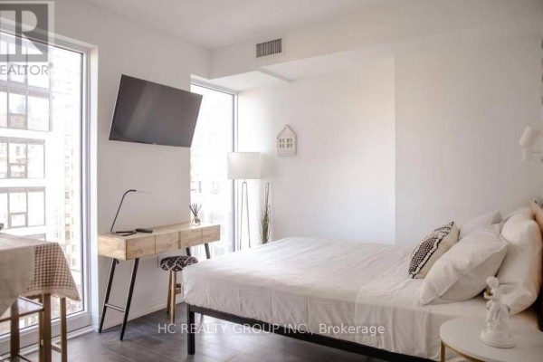 825 - 251 Jarvis Street, Toronto, ON M5B0C3 Photo 4