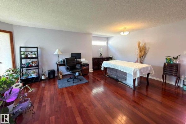 Primary Bedroom - 825 112b St Nw, Edmonton, AB T6J6W3 Photo 5