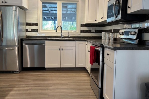 4pc Bathroom - 825 7th Avenue Nw, Moose Jaw, SK S6H4C1 Photo 4