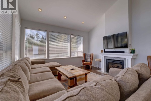 825 Bayview Heights Road, Gibsons, BC V0N1V8 Photo 2