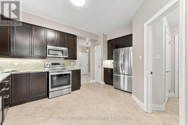 Laundry room - 825 Booth Avenue, Innisfil, ON L9S0A7 Photo 5