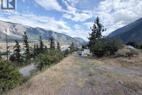 825 Columbia Street, Lillooet, BC V0K1V0 Photo 4