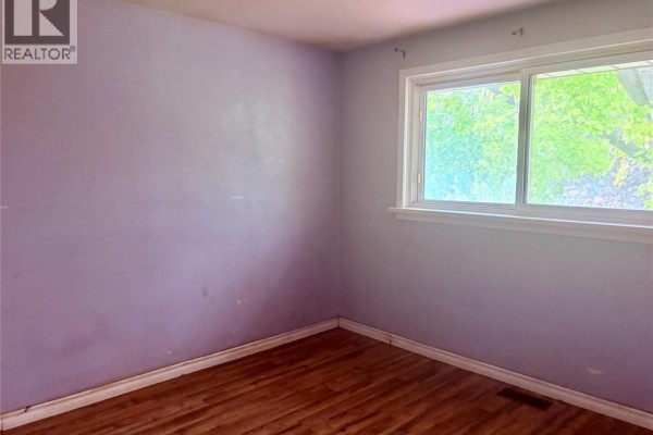 Living room - 825 Elizabeth Avenue, Sarnia, ON N7S2V6 Photo 4