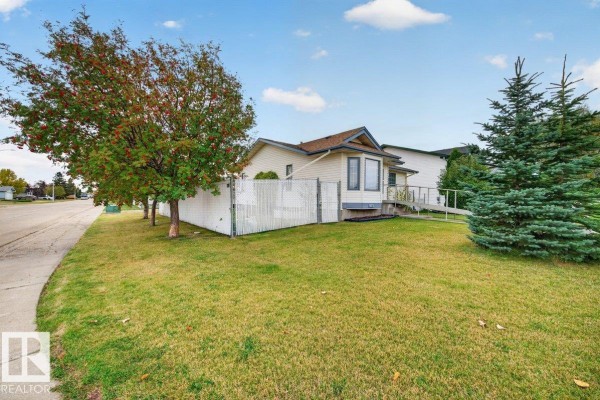 Dining room - 825 Grandin Dr, Morinville, AB T8R1C7 Photo 2