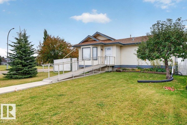 Kitchen - 825 Grandin Dr, Morinville, AB T8R1C7 Photo 3