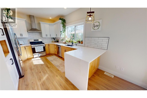 Full bathroom - 825 Selkirk Drive, Creston, BC V0B1G3 Photo 4