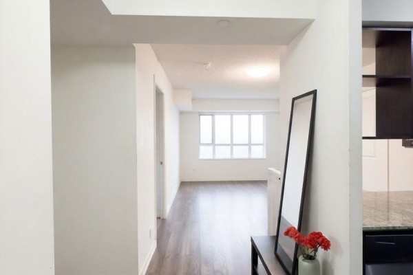 Dining room - 826 - 2 Eva Road, Toronto, ON M9C2A8 Photo 2