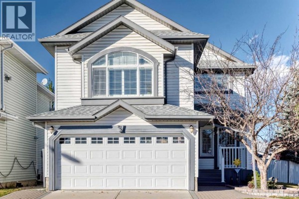 4pc Bathroom - 826 Applewood Drive Se, Calgary, AB T2A7R6 Photo 3