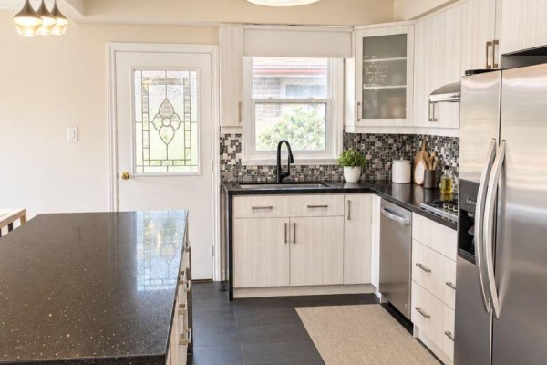 Kitchen - 826 Brimorton Drive, Toronto, ON M1G2S9 Photo 5