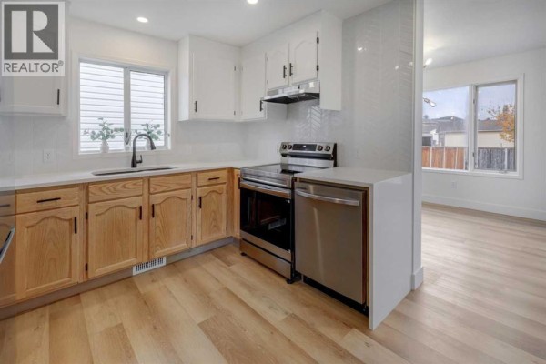 4pc Bathroom - 826 Coventry Drive Ne, Calgary, AB T3K4G2 Photo 3