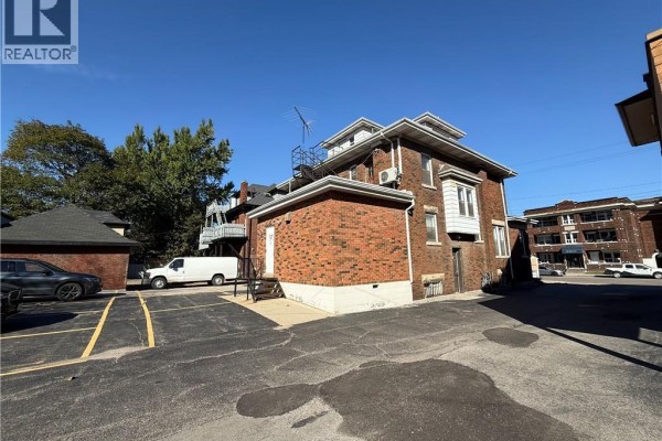 826 Main Street E, Hamilton, ON L8M1L6 Photo 4