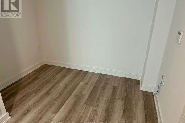 827 - 230 Simcoe Street, Toronto, ON M5T0G7 Photo 5