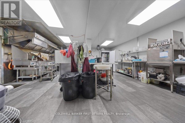 827 Somerset Street W, Ottawa, ON K1R6R4 Photo 3
