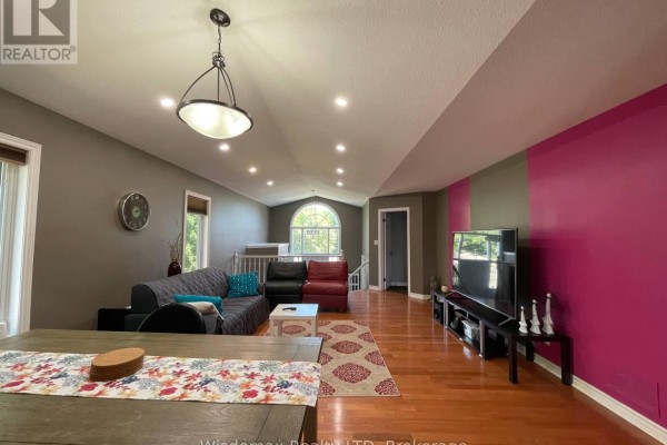 Living room - 8272 Woodsview Crescent, Niagara Falls, ON L2H3G1 Photo 3