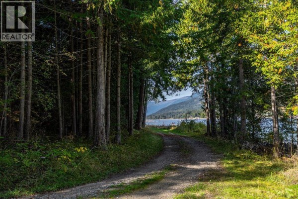 8275 East Procter Road, Procter, BC V0G1C0 Photo 4