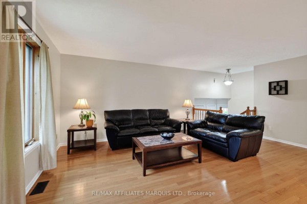 Living room - 828 Chelsea Crescent, Cornwall, ON K6H6Y7 Photo 5