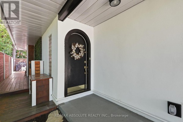 Sunroom - 829 Montreal Road, Ottawa, ON K1K0S9 Photo 5