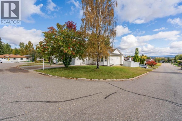Foyer - 8299 St. John Crescent, Prince George, BC V2N4H6 Photo 4