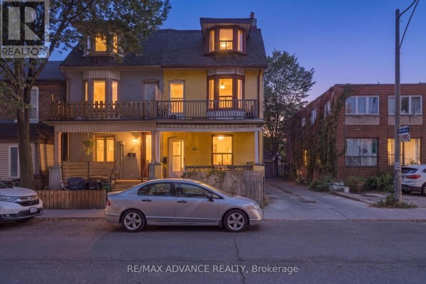 82a Augusta Avenue, Toronto, ON, photo 2