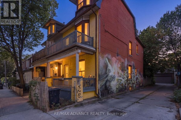 82a Augusta Avenue, Toronto, ON, photo 3