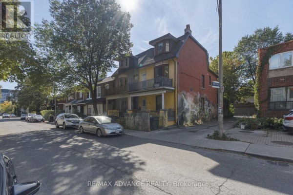 Bedroom 4 - 82a Augusta Avenue, Toronto, ON M5T2L1 Photo 5