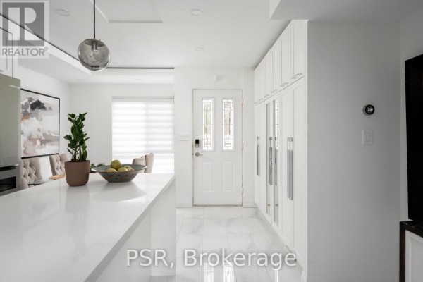 Living room - 83 - 28 Livingston Road, Toronto, ON M1E4S5 Photo 3