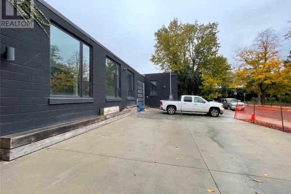 83-91b Walnut Avenue, Toronto, ON M5V2S1 Photo 2