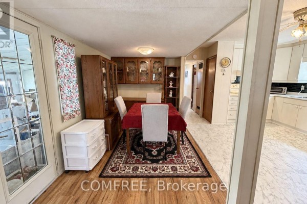 Kitchen - 83 Cameron Drive, Oro Medonte, ON L0L1T0 Photo 3
