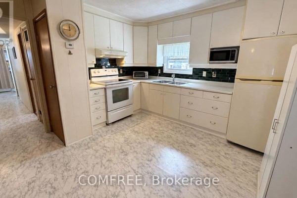 Kitchen - 83 Cameron Drive, Oro Medonte, ON L0L1T0 Photo 5