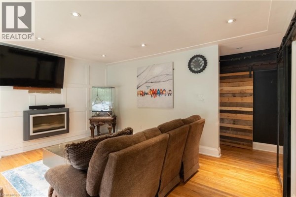 Living room - 83 East 15th Street, Hamilton, ON L9A4E8 Photo 3