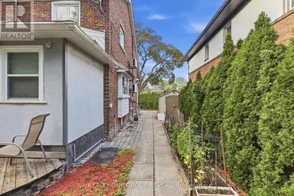 83 Lawrence Avenue E, Toronto, ON M4N1S5 Photo 3