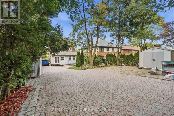 83 Lawrence Avenue E, Toronto, ON M4N1S5 Photo 4