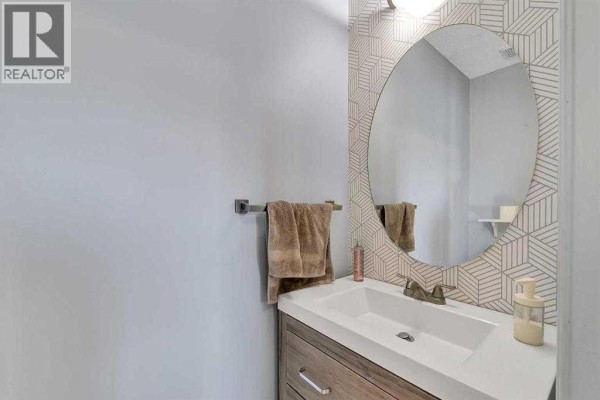 Laundry room - 83 Luxstone Crescent Sw, Airdrie, AB T4B2W7 Photo 5