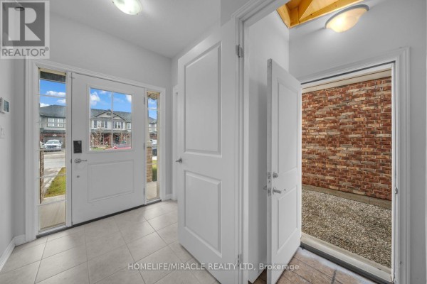 83 Monarch Street, Welland, ON L3C0E6 Photo 3