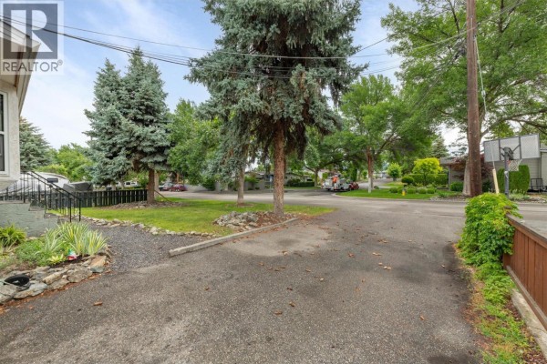 Family room - 830 Mitchell Road, Kelowna, BC V1X3W5 Photo 3