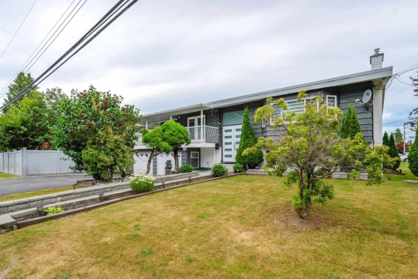 8303 118 Street, Delta, BC V4C6H4 Photo 2