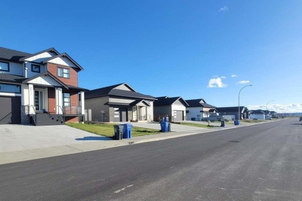 8308 79a Street, Fort St  John, BC V1J0P5 Photo 2