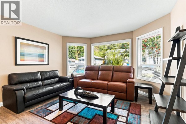 831 37 Street Se, Salmon Arm, BC, photo 3
