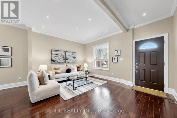 Partial bathroom - 831 Pape Avenue, Toronto, ON M4K3T4 Photo 4