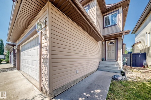 Kitchen - 8314 180a Av Nw, Edmonton, AB T5Z0H8 Photo 3