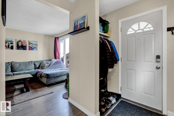 Family room - 8314 182 St Nw, Edmonton, AB T5T1T9 Photo 4